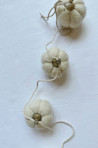 mode, new harvest pumpkin garland, ivory