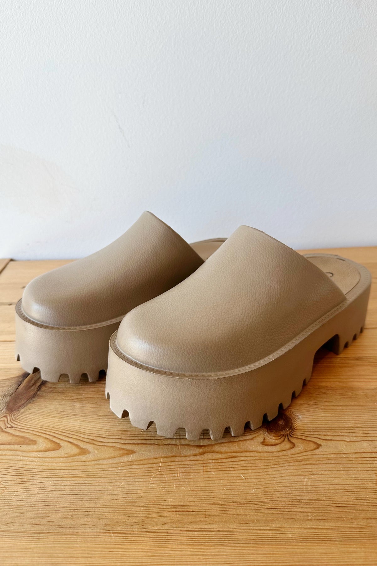 mode, your summer clogs