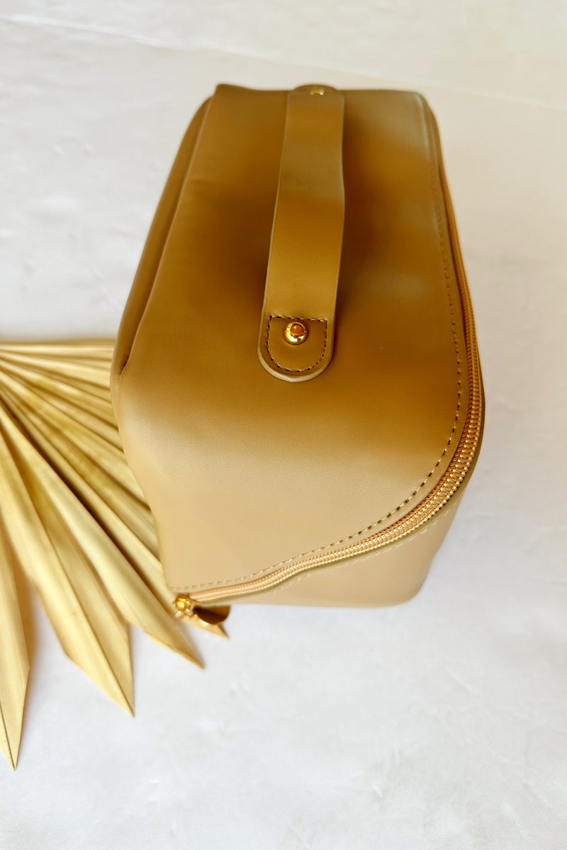 mode, beige makeup bag