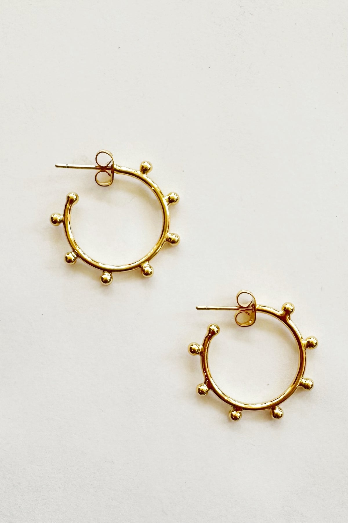 mode, phoebe gold hoops