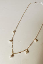 mode, five pearl necklace