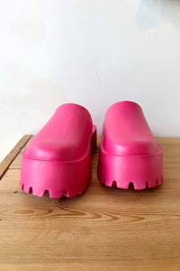 mode, your summer clogs