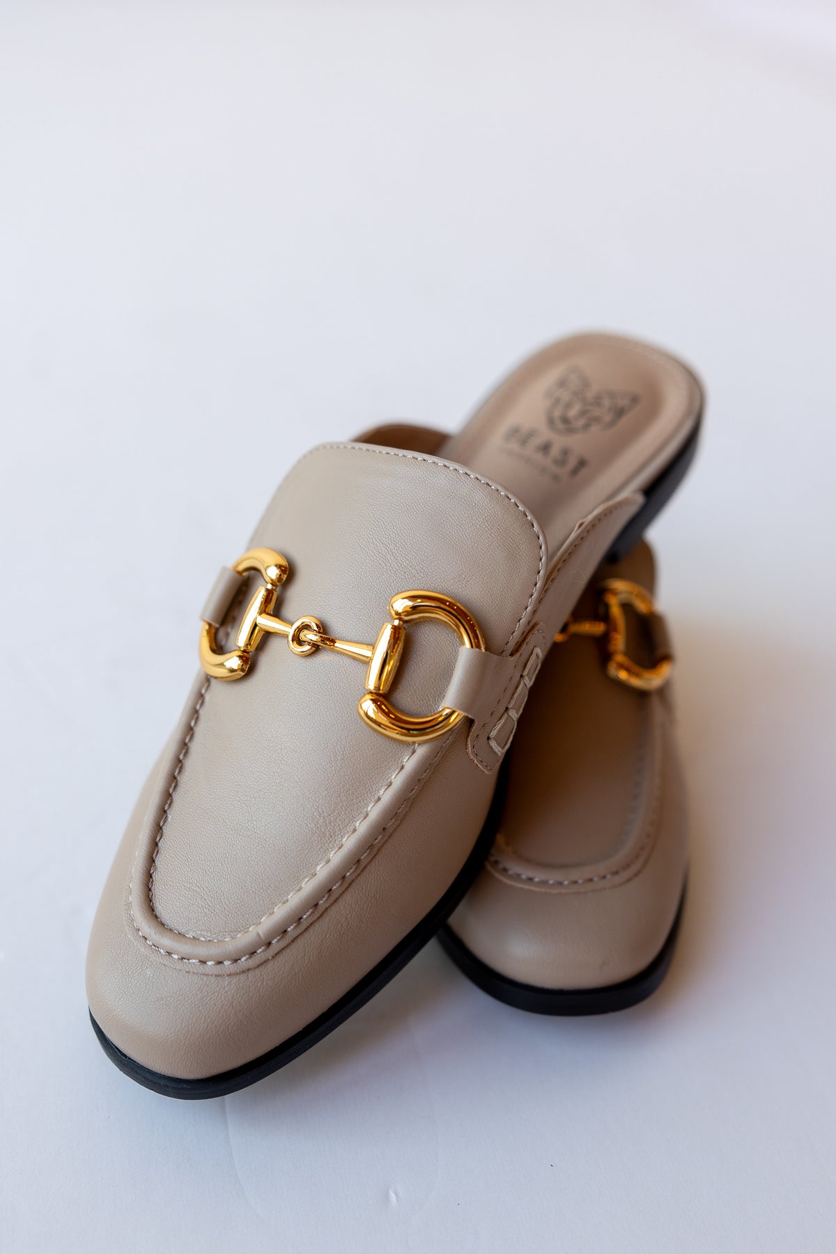 vivian flat mule