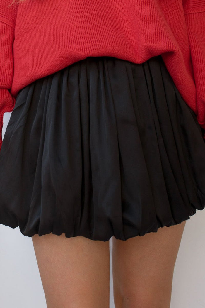 mode, satin bubble mini skirt