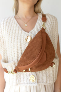 mode, lila fanny pack
