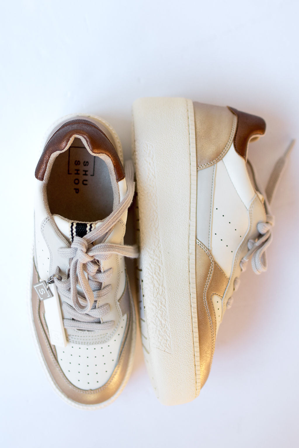 mode, sheena sneakers