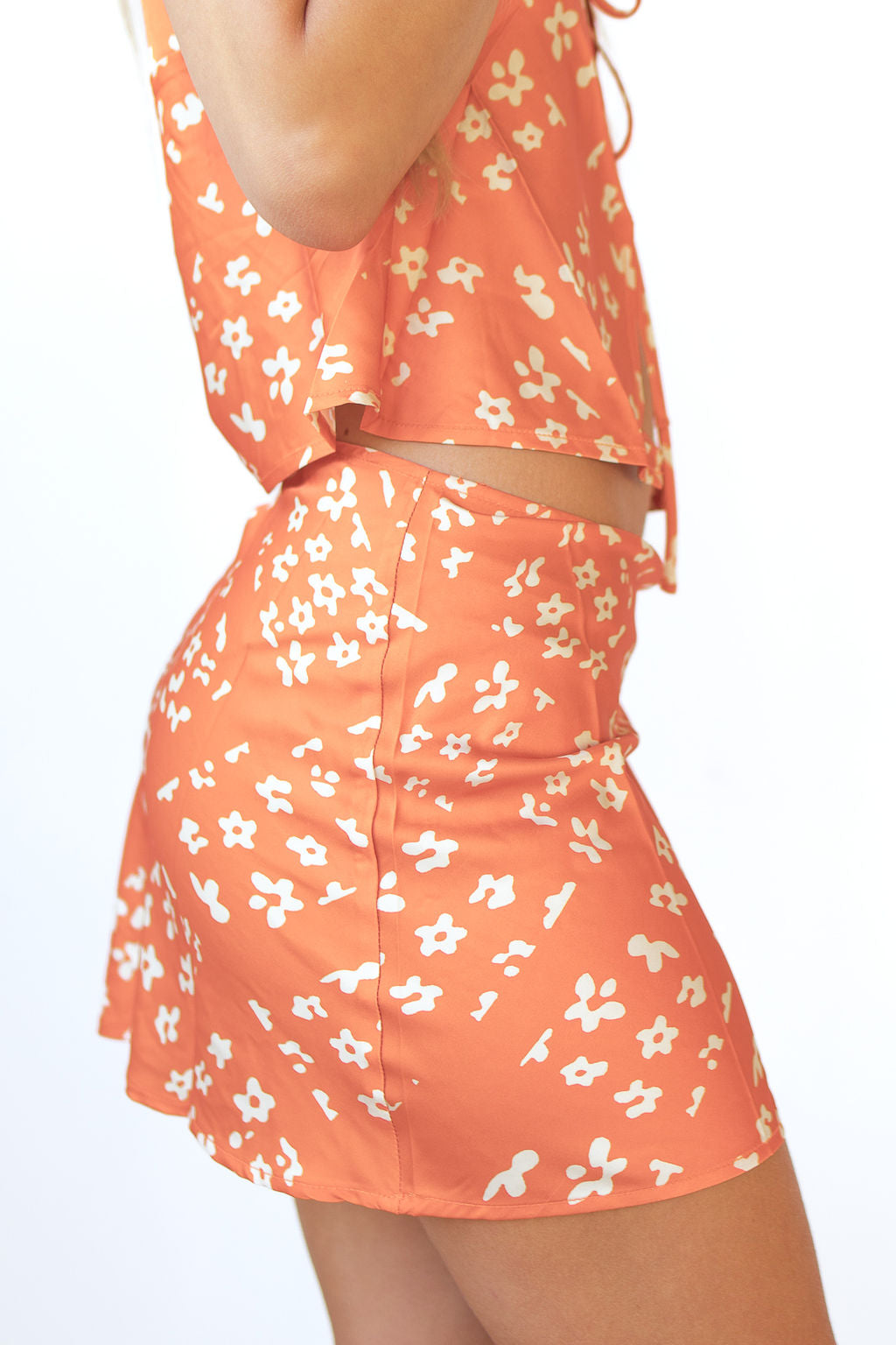 mode, floral crush mini skirt