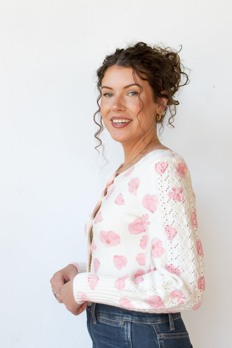 mode, aster floral sweater