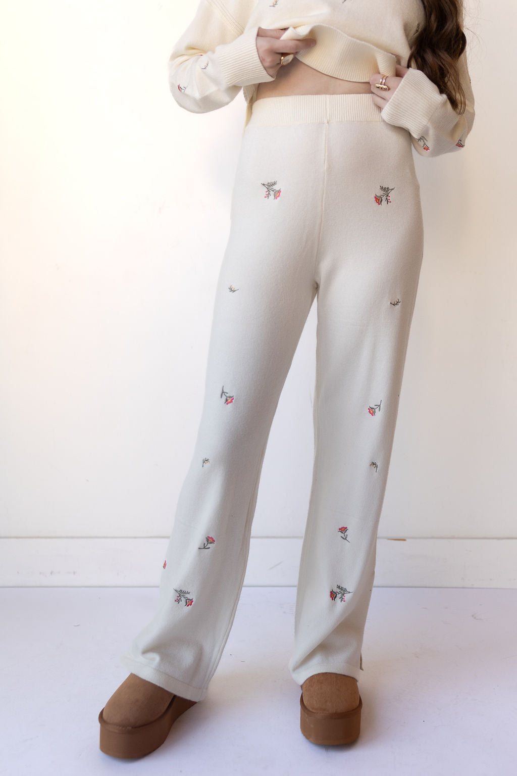 mode, collins embroidered pants