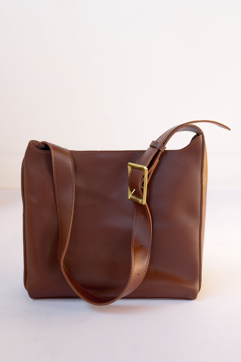 mae messenger bucket bag