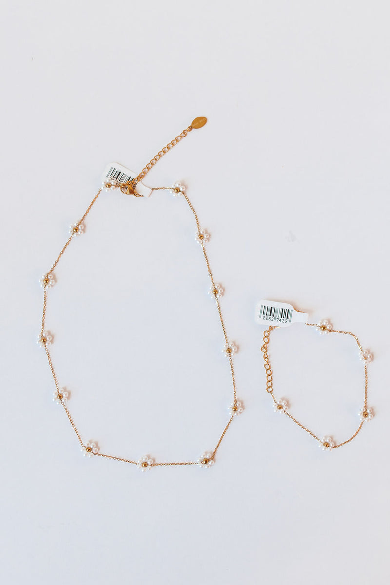 pearl daisy necklace