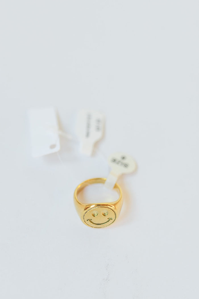 mode, happy signet ring
