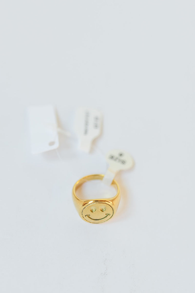 mode, happy signet ring