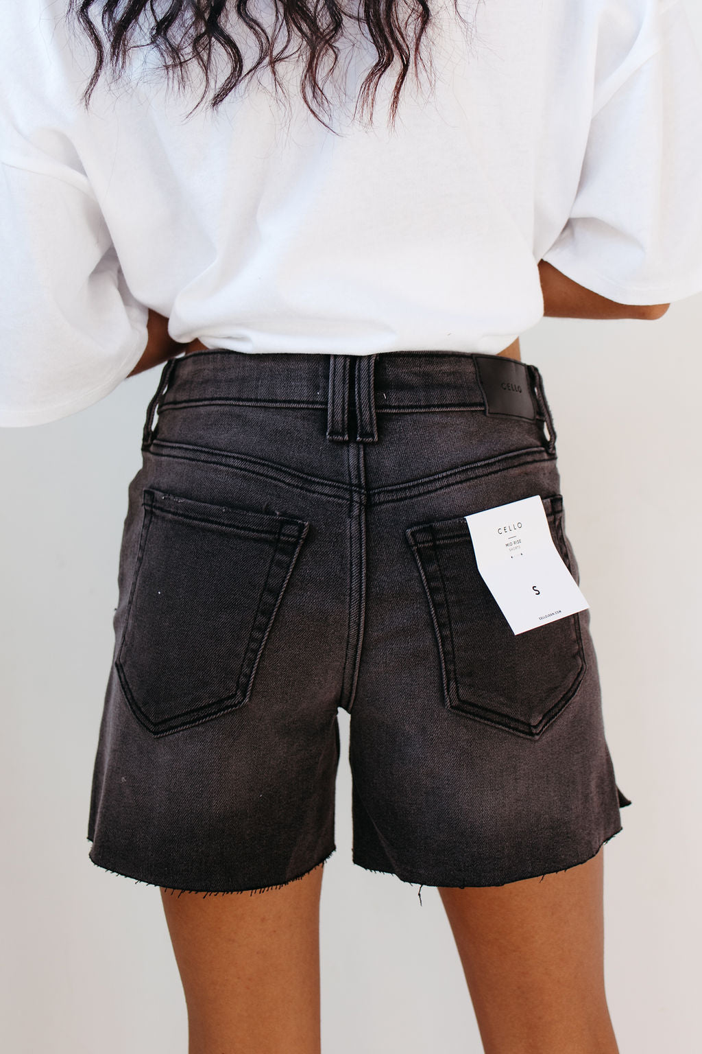 elle side slit denim shorts