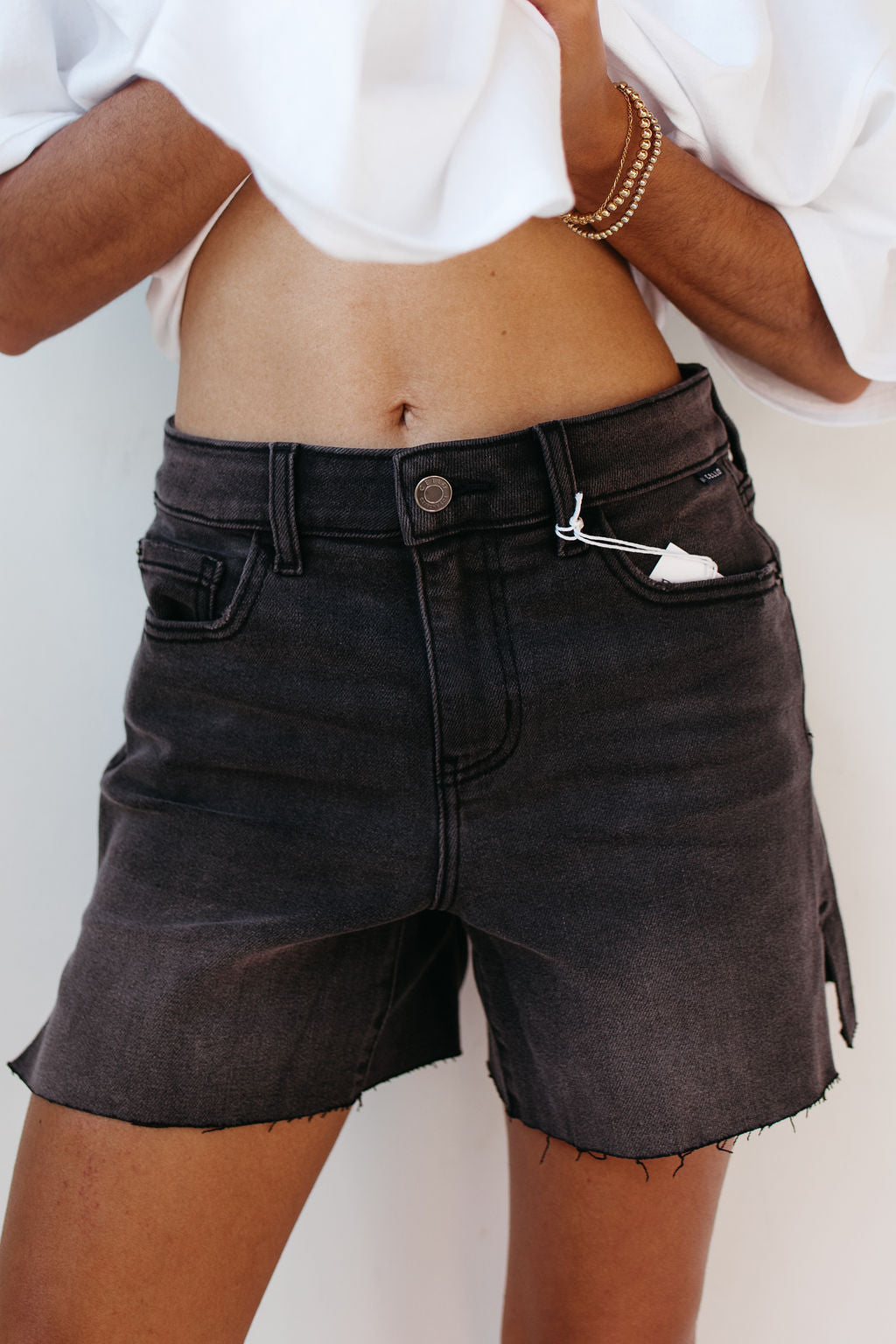 elle side slit denim shorts