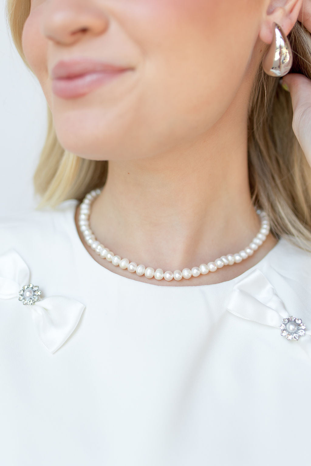 mode, cassie pearl necklace