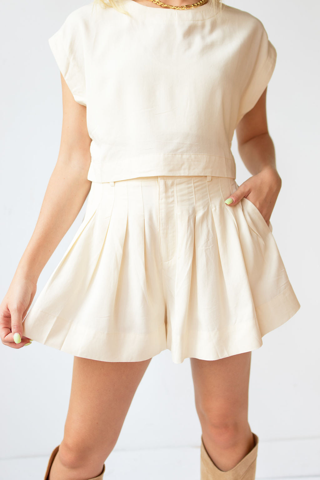 mode, zola pleated shorts