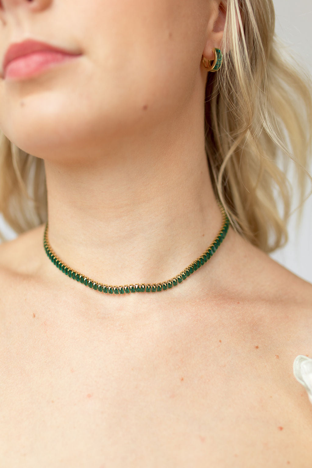 mode, shayna baguette necklace - emerald