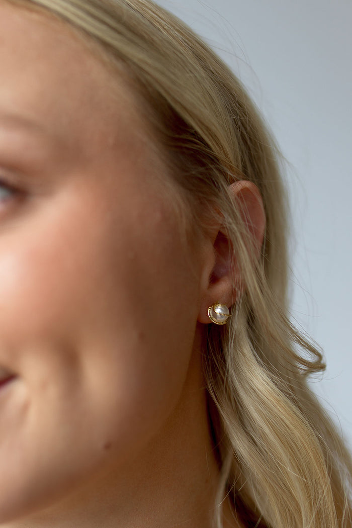 mode, samoa pearl studs