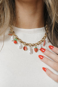 fresa cream necklace