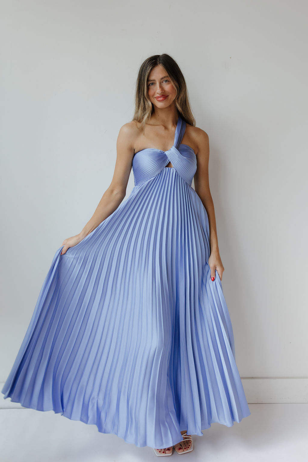 rasya pleated maxi dress – mode Velvi - Lexi One Time_2025-10-22 Color:TAN-2 Make an entrance in
