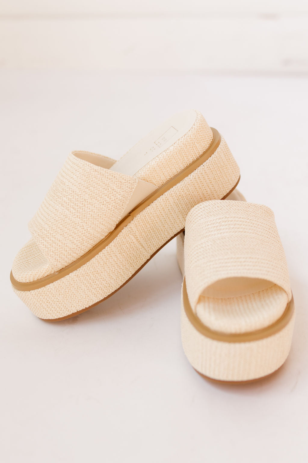 lexie flatform sandal