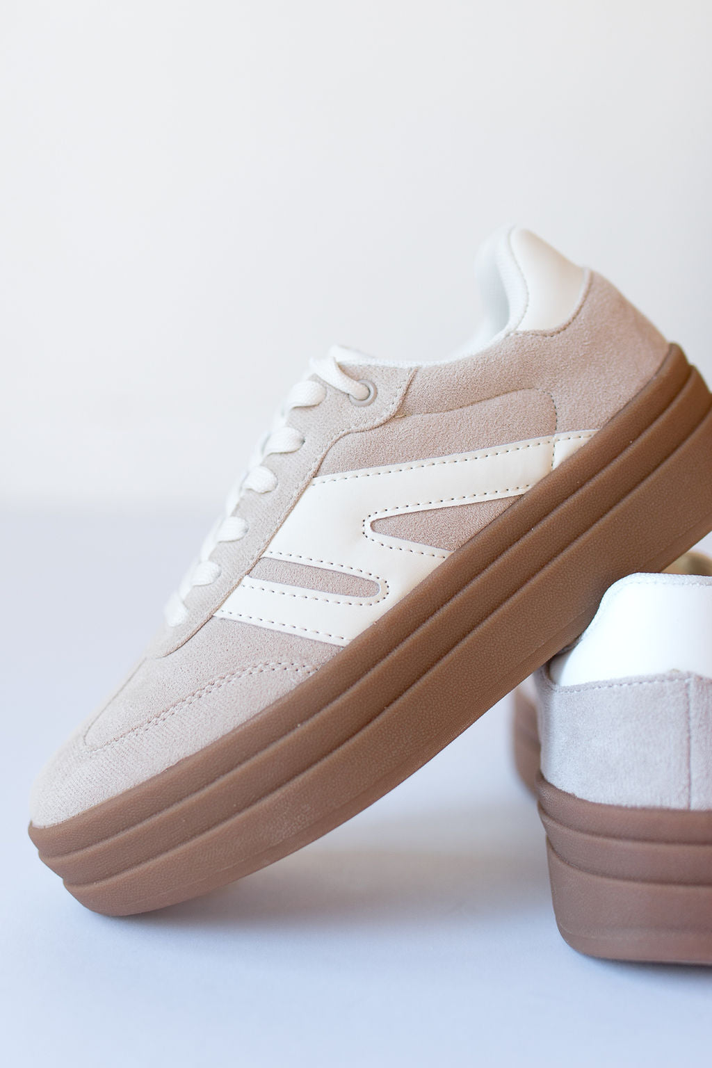 mode, topping platform sneakers