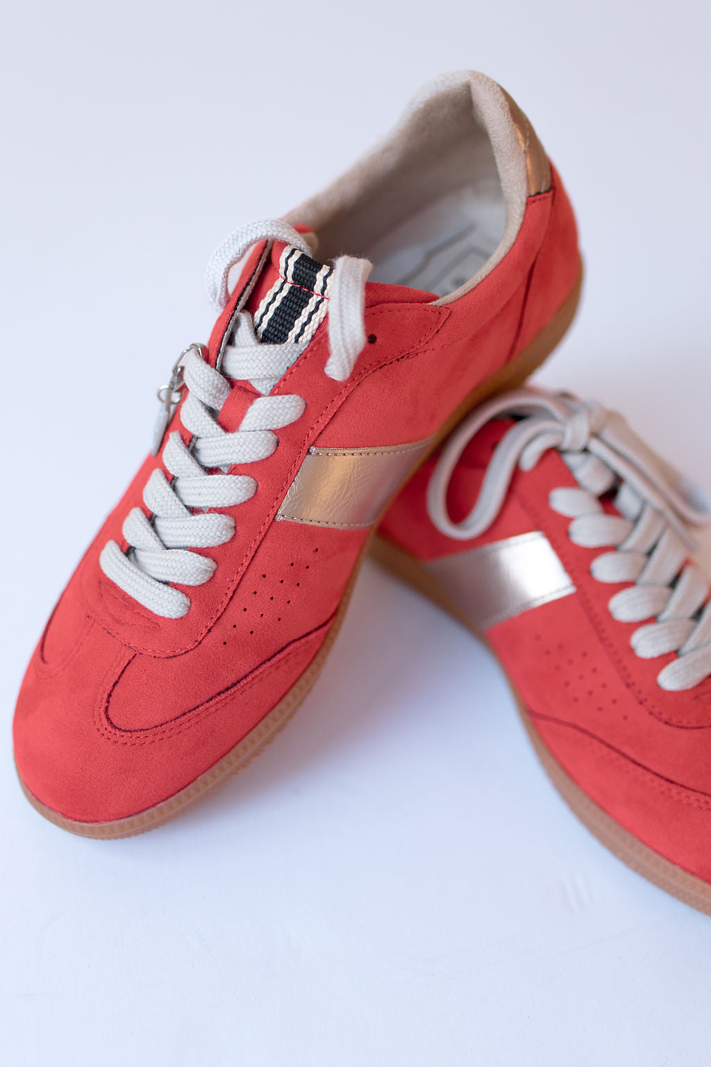 mode, sydney sneakers