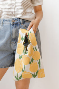 New blooms knit tote