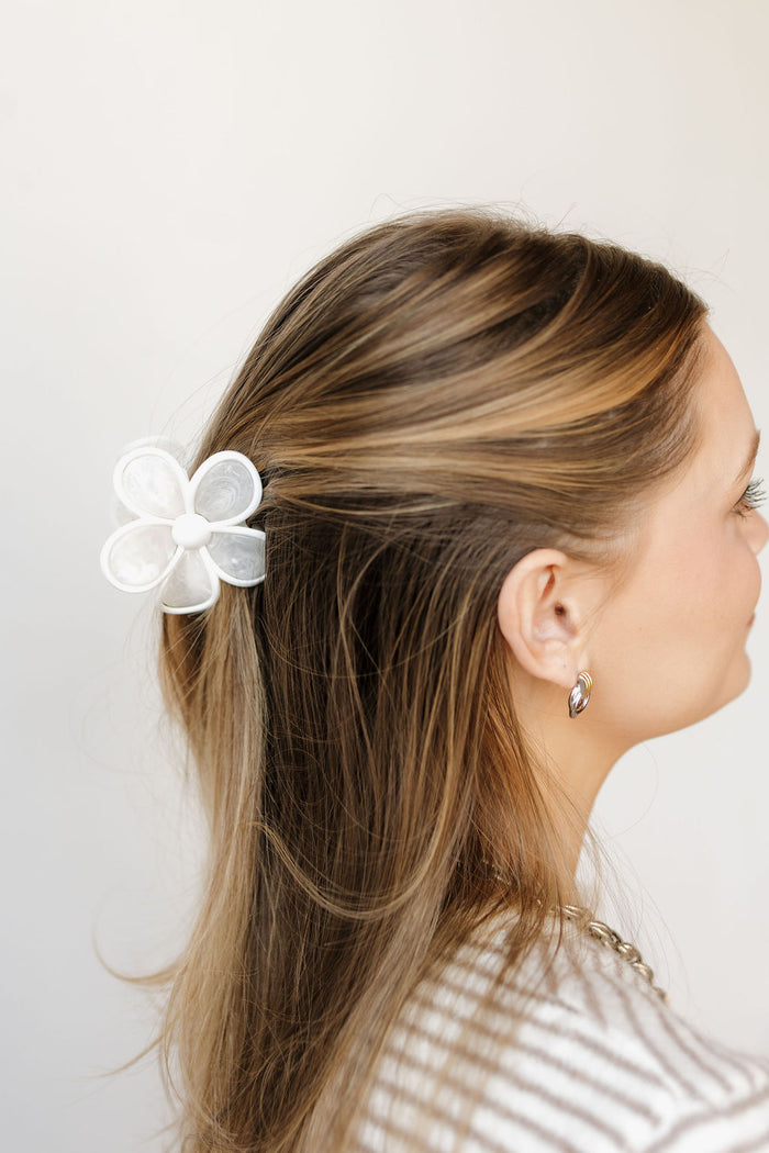 Betty floral clip