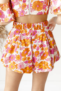 mode, farrah flower shorts