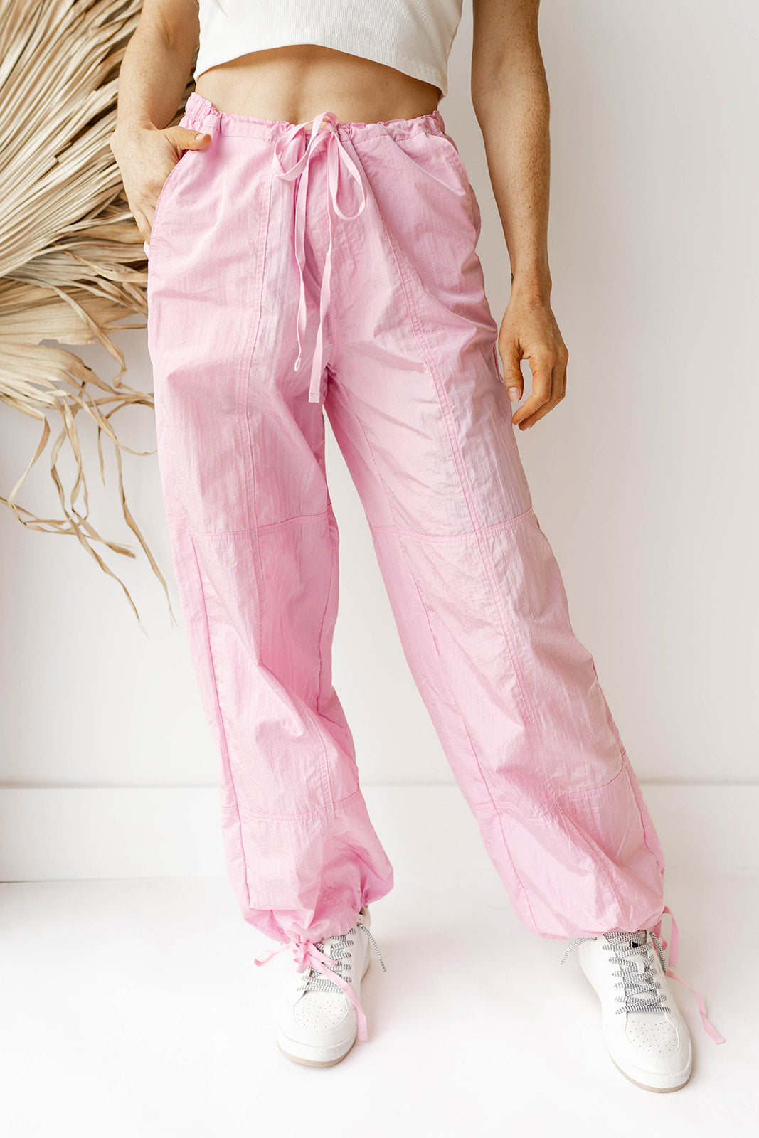 mode, nylon cargo pants