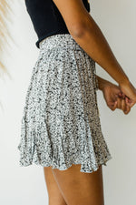mode, daisy ruffle mini skirt