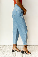 mode, distressed jogger denim
