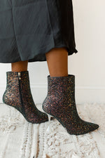 mode, glitter and glow bootie