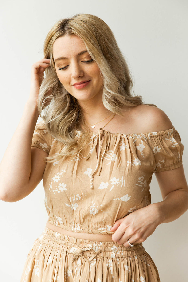 mode, under the kiwi tree off shoulder crop wvn top