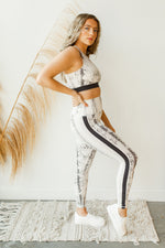 mode, snake leggings