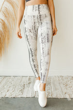 mode, snake leggings