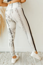 mode, snake leggings