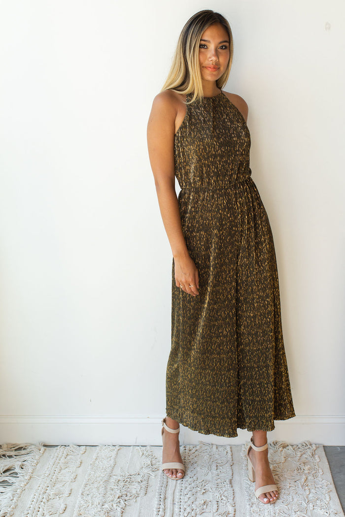 mode, jumping all in halter jumpsuit