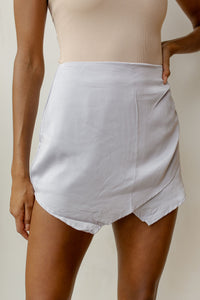 mode, pleat detail satin skort