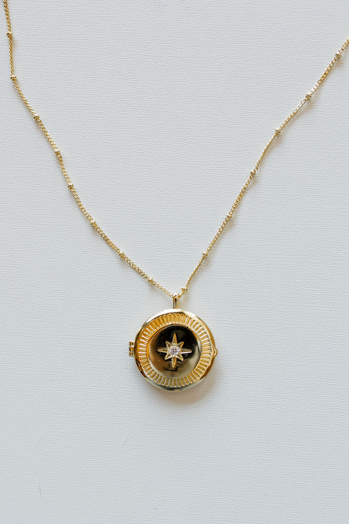 mode, stellar locket necklace
