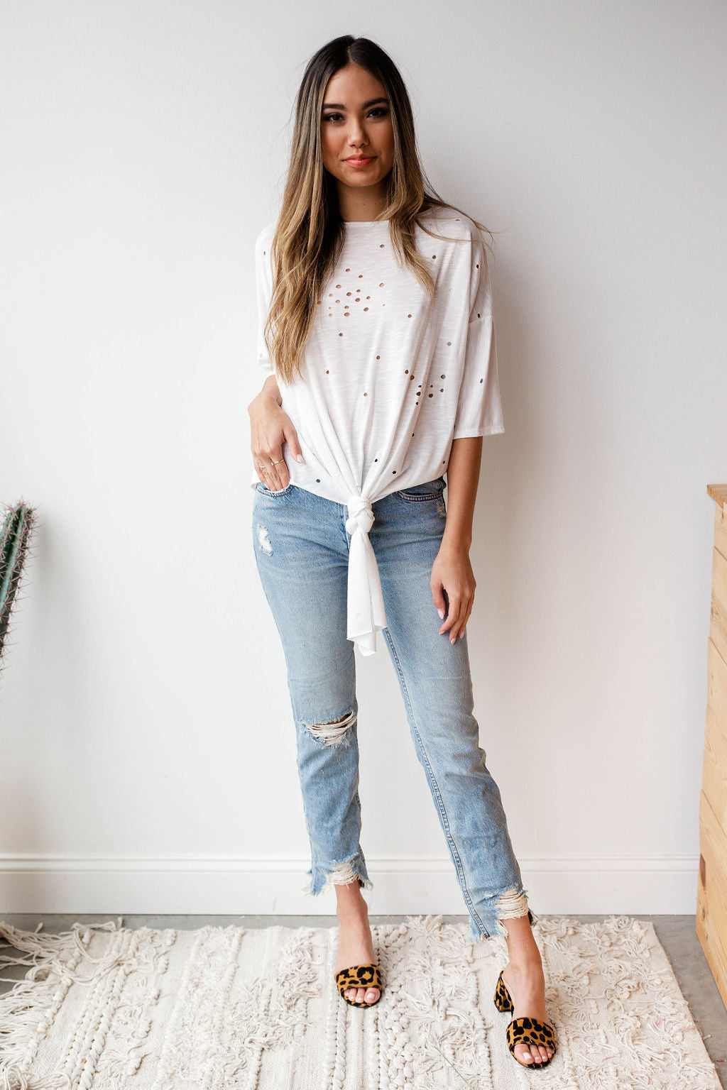mode, distressed tie front top