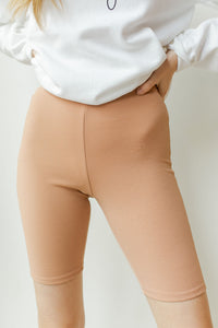 mode, textured biker shorts
