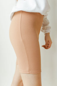 mode, textured biker shorts