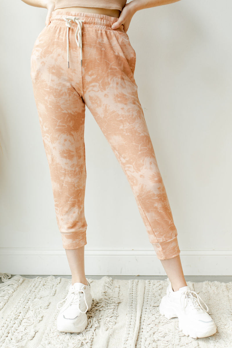 mode, marsala joggers