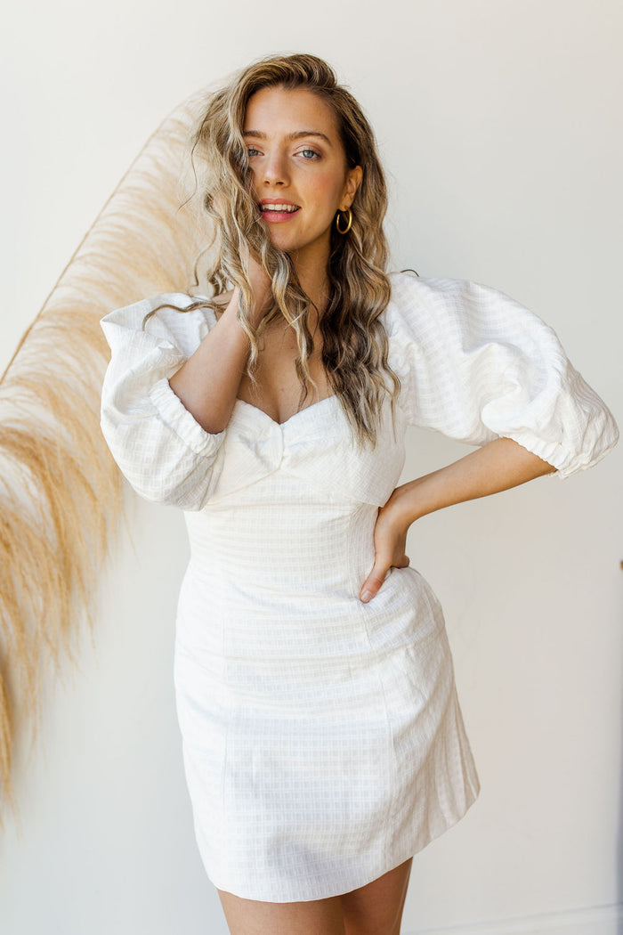 mode, puff sleeve detail dress