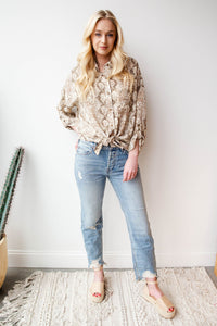 mode, snake print blouse