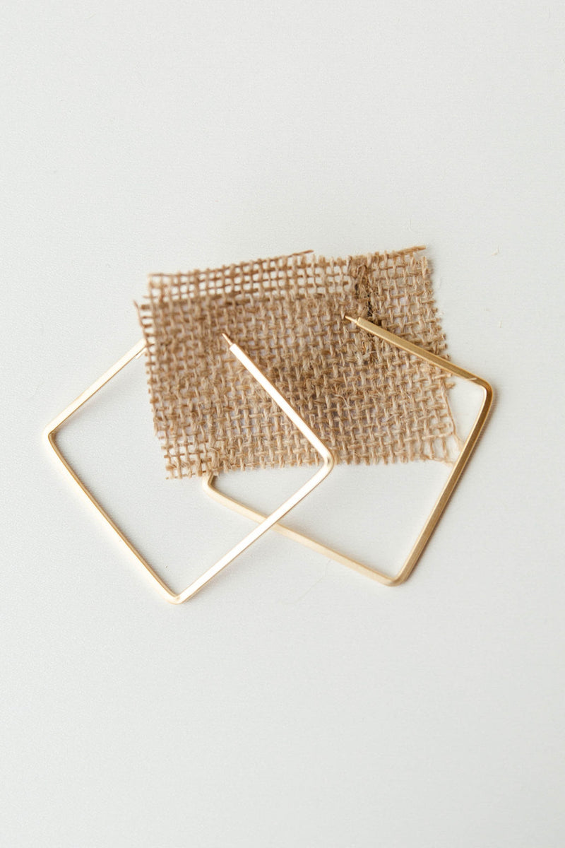 mode, hoop to be square earring