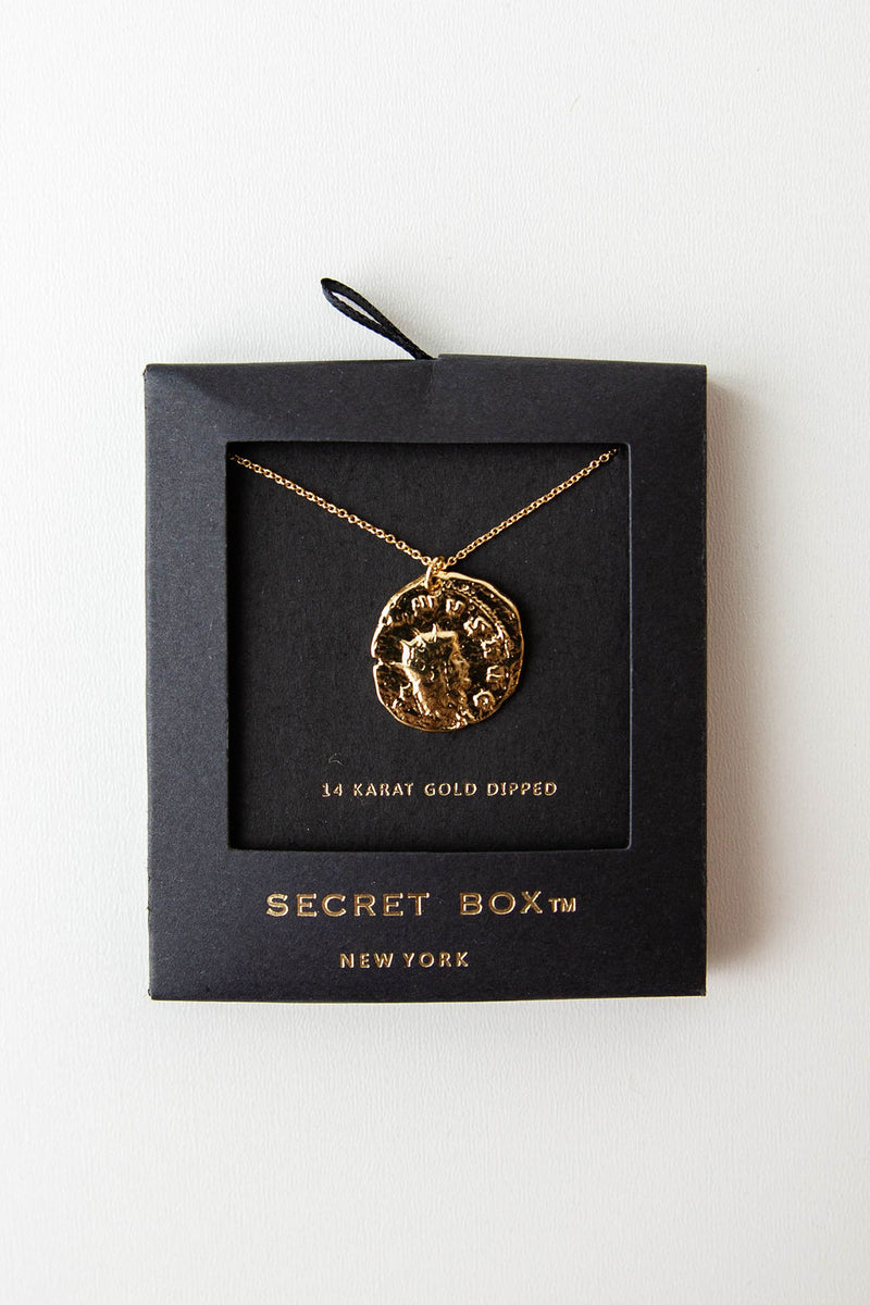 mode, Secret box coin necklace